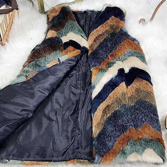 Cabin Core Multicolor Herringbone Faux Fur Vest - Picture 3 of 9